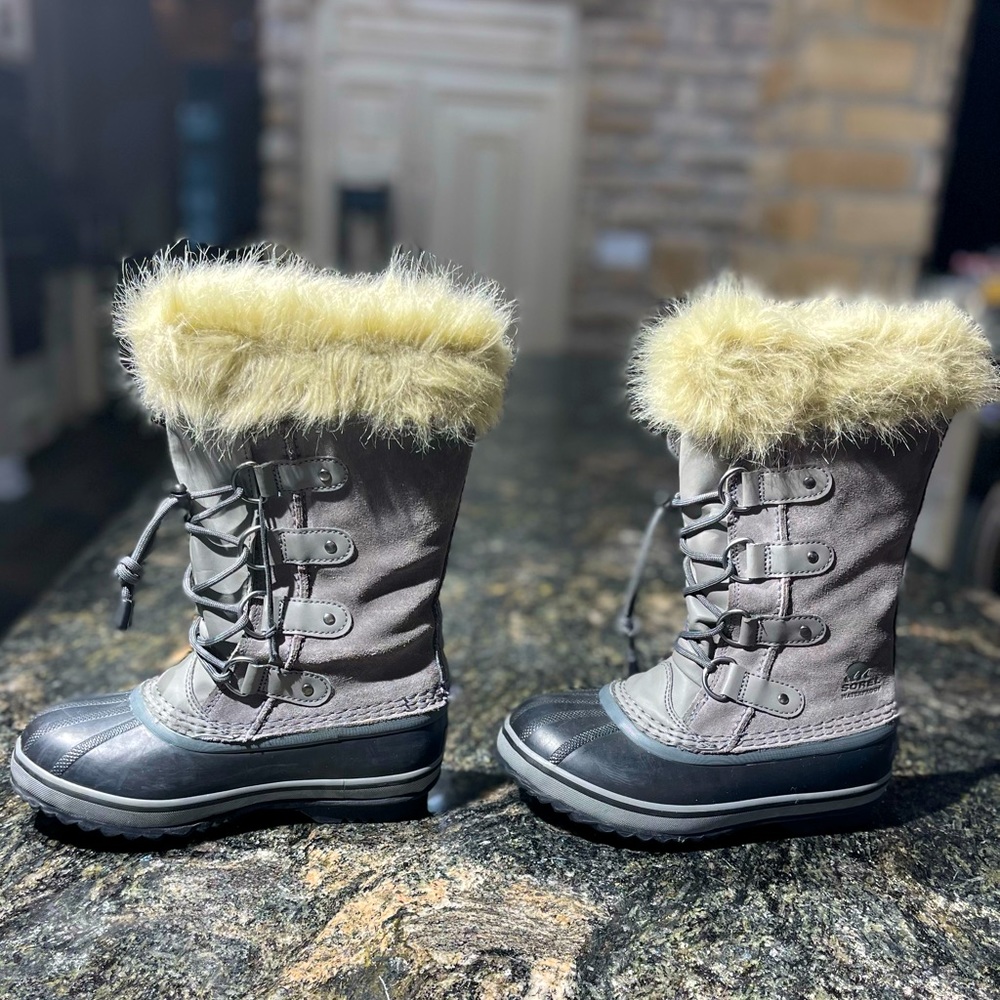 Sorel winter boots grey kids with fur Joan of Arctic size 2 (little kids unisex)
